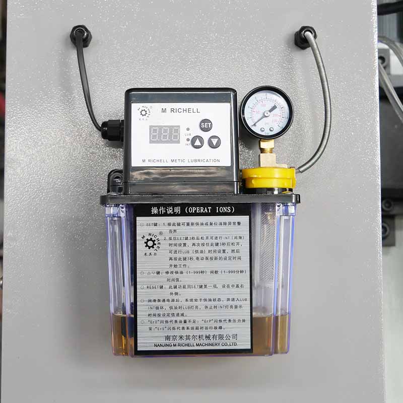 XK7136 2019 HOT SELLING 3 AXIS CNC MILL WITH 12 POSITION ATC